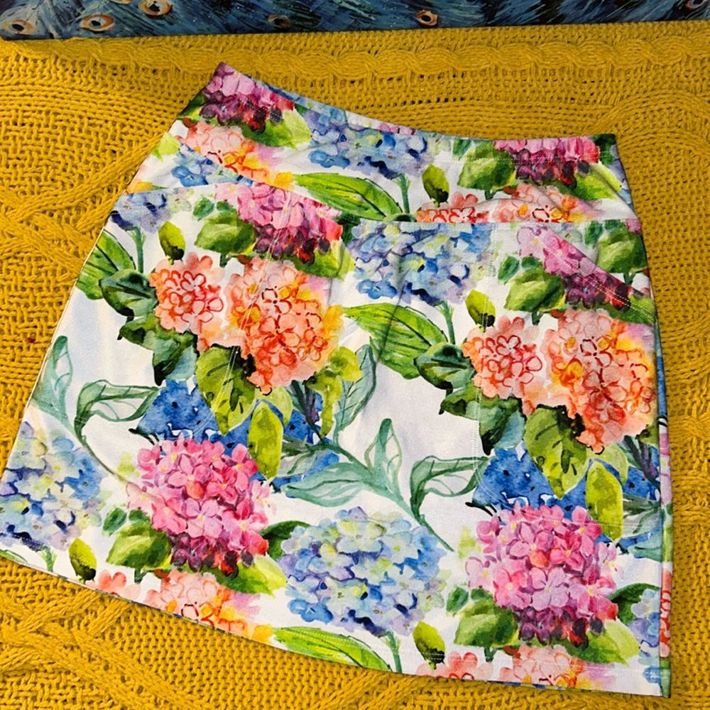 Skinz Size S Floral Skort